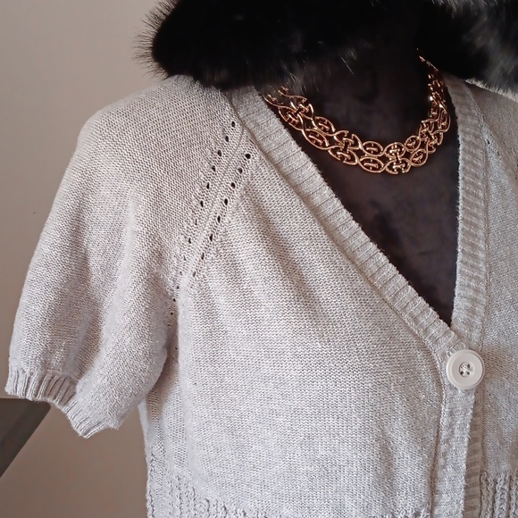 A Grey Stylish Croppy Button up Sweater Size Large - Picture 4 of 9